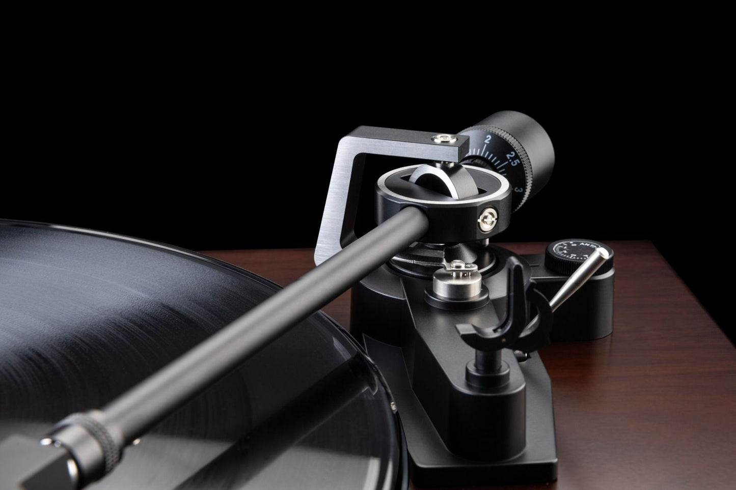 Dual CS-618Q