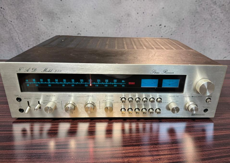 NAD Model 300