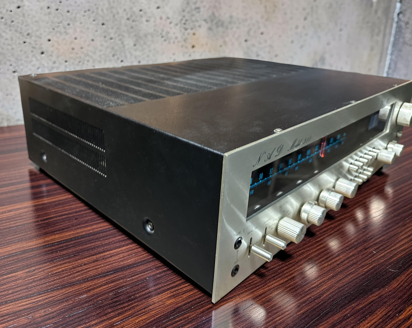NAD Model 300