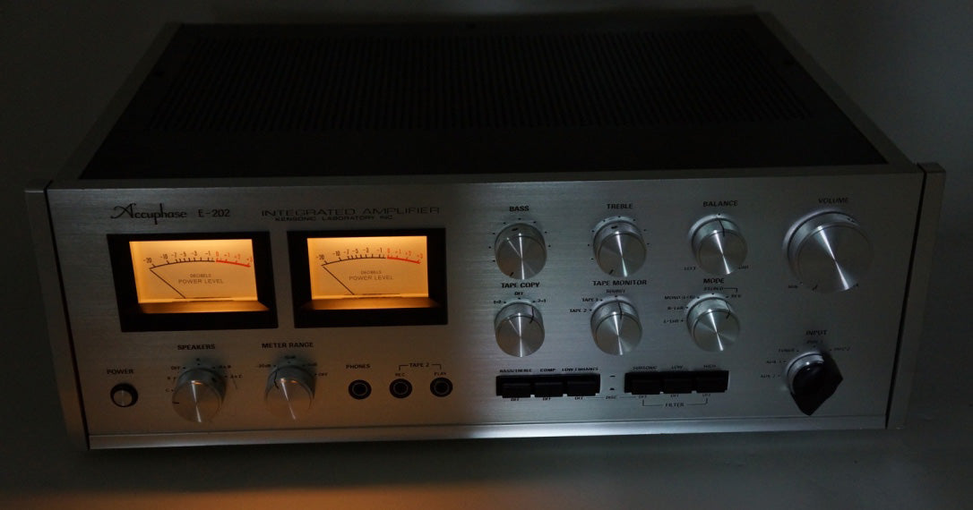 Accuphase E-202 – LoudandProud